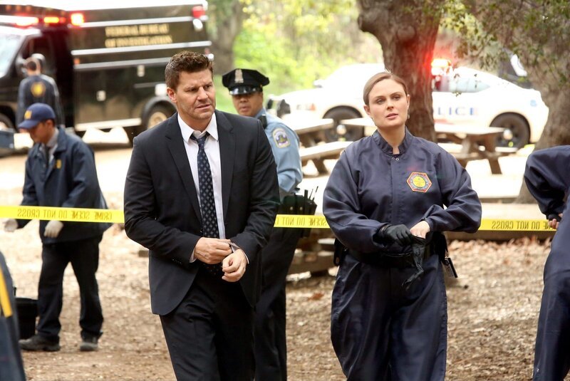 Seeley Booth (David Boreanaz, l.); Temperance Brennan (Emily Deschanel, r.) – Bild: Fox and its related entities
