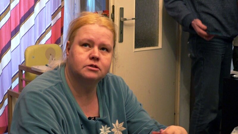 Sandra (Foto) und Tino wollen weg aus Rostock. Ihr Traum ist ein Leben in Ostfriesland. – Bild: RTL Zwei