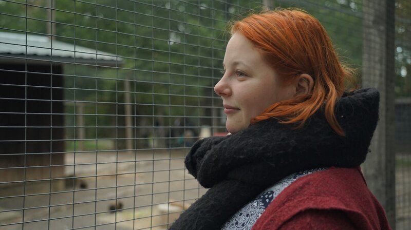 Nina Hartmann, 27, lebt seit sieben Jahren mit einer Depression – Bild: NDR/​Marco Schulze