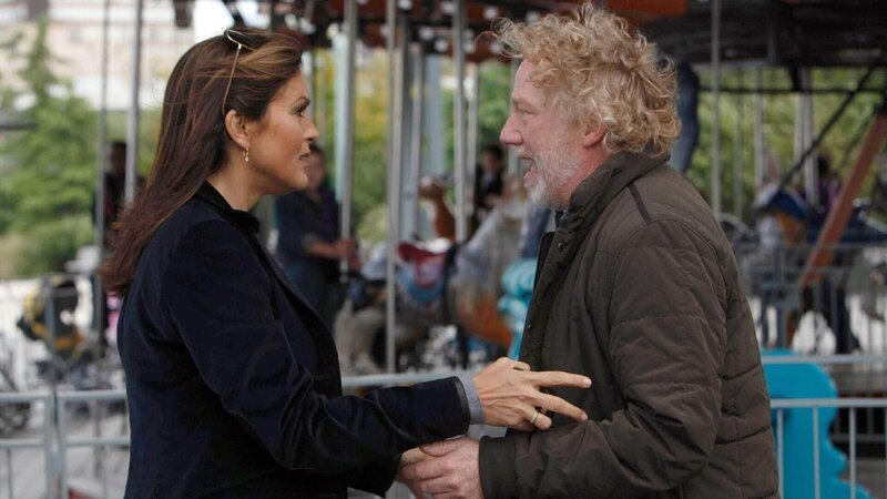 Daniel Carters (Timothy Busfield) Verlobte wurde kurz nach einer Feier entführt und soll erst nach einer horrenden Lösegeldübergabe freigelassen werden. Kann Detective Olivia Benson (Mariska Hargitay) den Fall lösen? – Bild: TVNOW /​ Universal