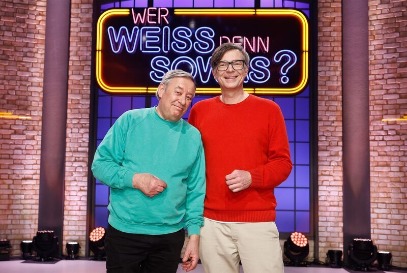 Die Kandidaten dieser Sendung: Die beiden ’Die Sendung mit der Maus-Macher, den Autor, Regisseur und Darsteller Christoph Biemann (l.) und den Fernsehmoderator, Autor und Drehbuchautor Ralph Caspers (r.). – Bild: ARD/​Morris Mac Matzen