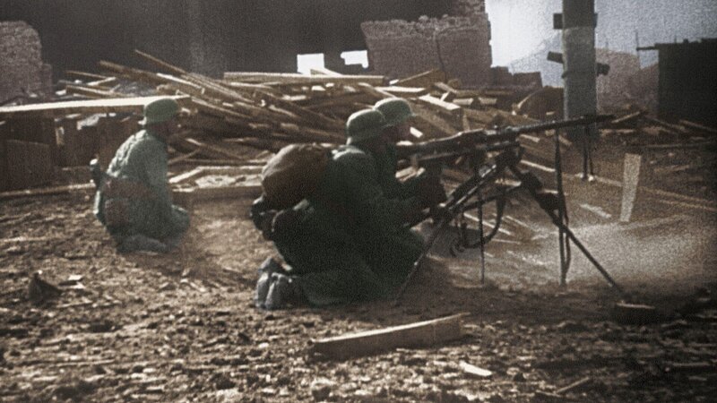 Bis zum Sommer 1942 hat Hitler die Kontrolle über weite Teile Mittel- und Südeuropas und drängt nun seine Streitkräfte weiter in die Sowjetunion. – Bild: RTL /​ World Media Rights Ltd
