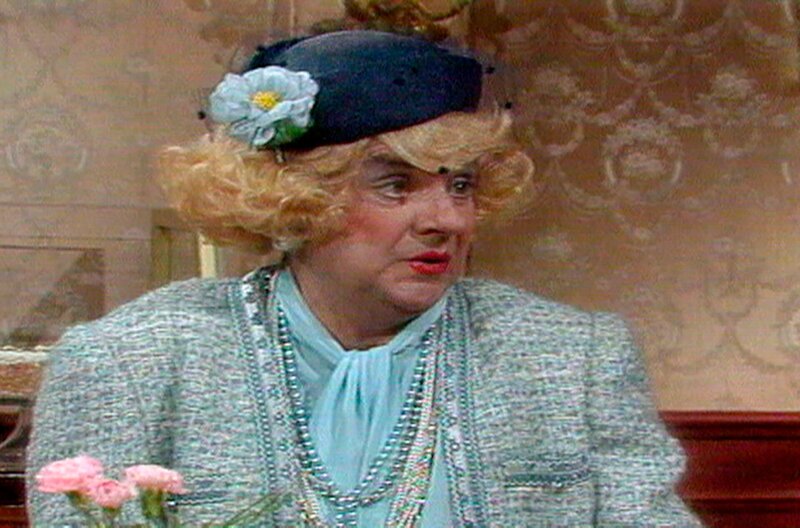 Er war einer der letzten großen Entertainer. In diesem Jahr würde Harald Juhnke seinen 95. Geburtstag feiern. Das rbb Fernsehen erinnert mit den 30 schönsten Sketchen an den beliebten Schauspieler und Komödianten. – Zwei Schachteln, Willkommen im Club, Folge 8, 1988. – Bild: rbb