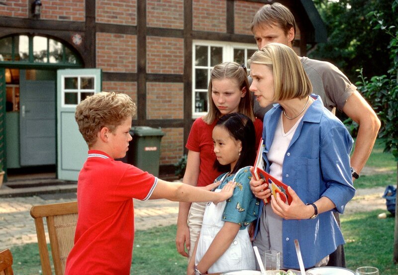 Tobias (Tim Küchler), Lisa (Katharina Wäschenbach), Kiki (Thuy-An Cao), Uwe (Lennardt Krüger), Susi (Kerstin Draeger). – Bild: NDR/​Televersal