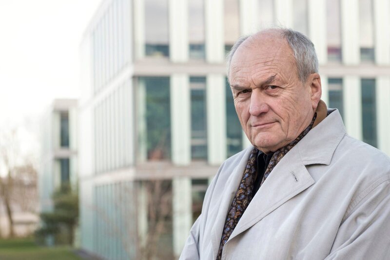 Valentin Zimmermann (Dietrich Mattausch), der kurz vor seiner Herztransplantation aus dem OP geflüchtet ist. – Bild: WDR/​ARD/​Jens-Ulrich Koch