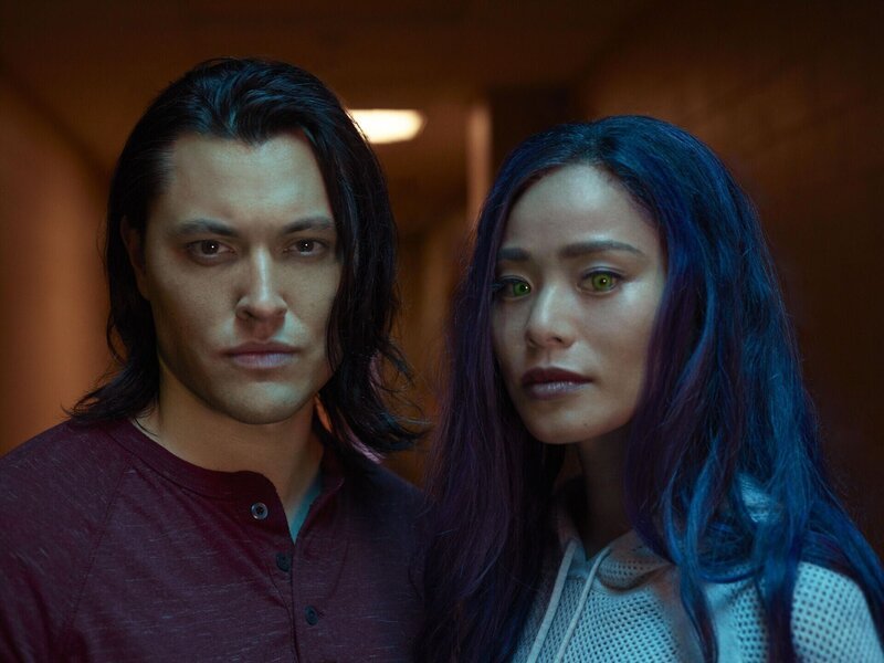 (2. Staffel) – The Gifted – John (Blair Redford, l.); Clarice (Jamie Chung, r.) – Bild: 2018⁠–⁠2019 Fox and its related entities.  All rights reserved.  MARVEL TM & © 2017 MARVEL/​Justin Stephens /​ Justin Stephens Lizenzbild frei