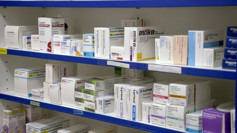 Medikamente Apotheke. – Bild: ORF / Philip Aschauer Medikamente Apotheke. – Bild: ORF / Philip Aschauer