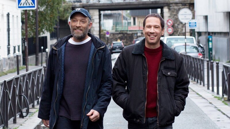 Bruno Haroche (Vincent Cassel, l.) und Malik (Reda Kateb, r.) – Bild: SRF/​Carole Bethuel