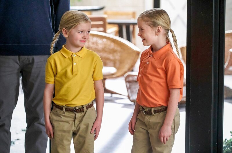(v.li.): Ella Allan (Amy Fogerty), Mia Allan (Emma Fogerty). – Bild: ORF/​PRO7/​ABC