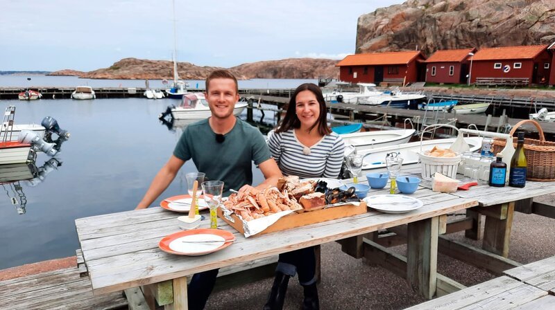 Lysekil/​Schweden. Ausflug mit den Passagieren Lukas Haas und Vanessa Buchholz. Weiteres Bildmaterial finden Sie unter www.br-foto.de. – Bild: BR/​Bewegte Zeiten Filmproduktion GmbH/​Sibylle Nies