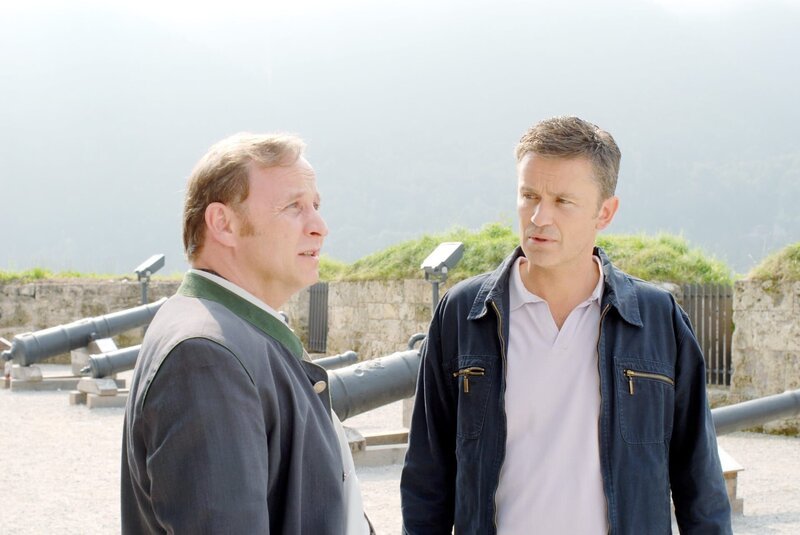 Alexander Held (Jakob Zech, li.), Timothy Peach (Alex Sikora). – Bild: ORF/​BEO-Film/​Bernd Schuller