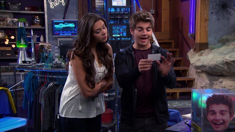 L-R: Phoebe Thunderman (Kira Kosarin), Max Thunderman (Jack Griffo) – Bild: ViacomCBS