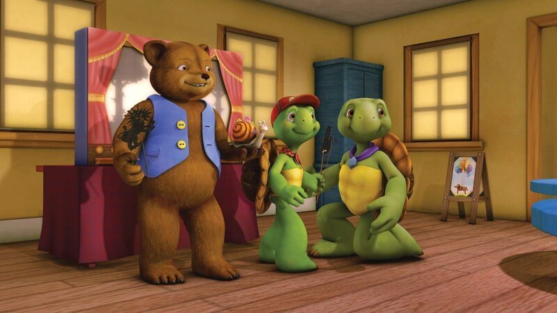 In der Schule sollen Franklin und seine Freunde Figuren für eine Schattentheater-Aufführung basteln. – Bild: KiKA/​Nelvana Limited/​Infinite Frameworks Pte Ltd.
