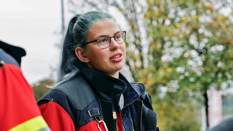 rec. Feuerwehr auf dem Land – Wer brennt noch dafür? Sandra Gerber bei der Feuerwehrübung – Bild: SRF