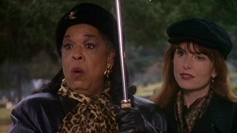 Tess (Della Reese), Monica (Roma Downey) – Bild: CBS Studios International