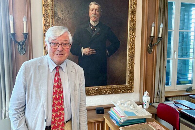 Welterfolg Zürcher Seide François Schwarzenbach, der Urenkel des Firmengründers Robert Schwarzenbach, musste zahlreiche Firmen des einstigen Seidenimperiums schliessen. SRF/stehli productions gmbh – Bild: SF1 Welterfolg Zürcher Seide François Schwarzenbach, der Urenkel des Firmengründers Robert Schwarzenbach, musste zahlreiche Firmen des einstigen Seidenimperiums schliessen. SRF/stehli productions gmbh – Bild: SF1