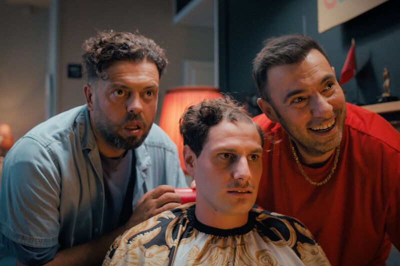 v.l. Florim Brajshori als Daut, Joël Schnabel als Kunde, Vedat Bajrami als Rocki – Bild: Arne Kohlweyer, Garrick Lauterbach, Urs Humbel, Shocki Film
