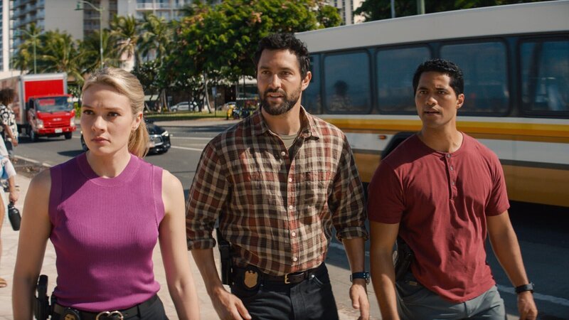 (v.l.n.r.) Kate Whistler (Tori Anderson); Jesse Boone (Noah Mills); Kai Holman (Alex Tarrant) – Bild: 2022 CBS Broadcasting, Inc. All Rights Reserved. /​ Karen Neal Lizenzbild frei