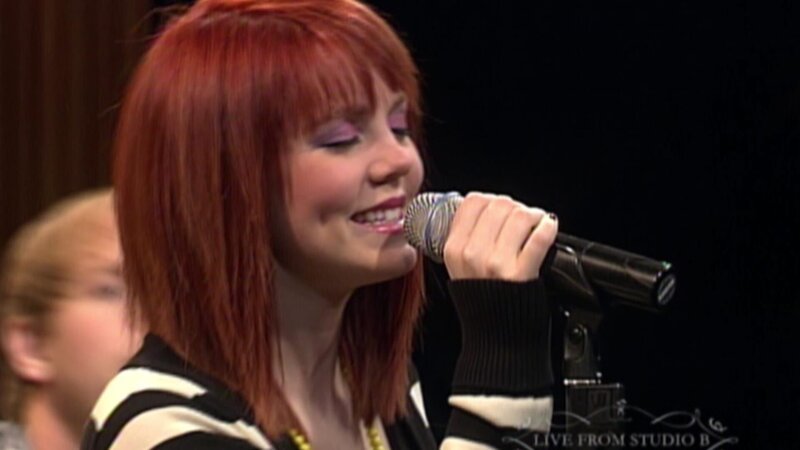 Sarah Reeves tritt auf. – Bild: Bibel TV