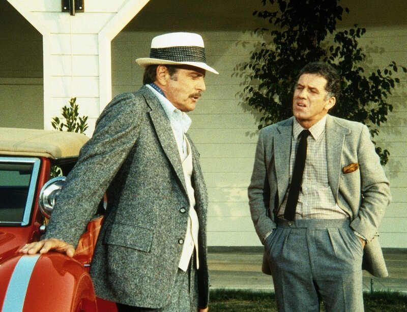 Taggart (David Schröder, l.) und Masterson (William Jordan, r.) planen einen gigantischen Coup. – Bild: CBS Television