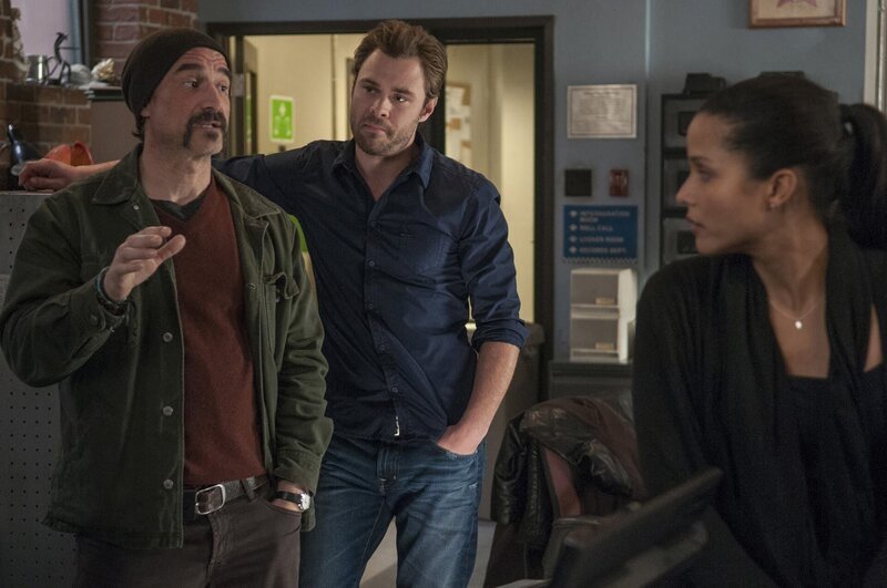 ITALIA 1⁠–⁠1A TV   NELLA FOTO, DA SINISTRA: ELIAS KOTEAS (ALVIN OLINSKY), PATRICK JOHN FLUEGER (ADAM RUZEK) – Bild: NBC