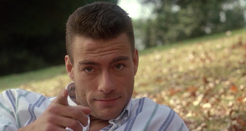 Die Legionäre, die Leon (Jean Claude Van Damme) wieder zurück in die Fremdenlegion bringen sollen, erfahren von Leons Schicksal und dem der Familie. Aus Mitgefühl lassen sie ihn frei. Leon kehrt zu seiner Schwägerin, deren Tochter und Joshua zurück. – Bild: ProSiebenSat.1 Media SE Die Legionäre, die Leon (Jean Claude Van Damme) wieder zurück in die Fremdenlegion bringen sollen, erfahren von Leons Schicksal und dem der Familie. Aus Mitgefühl lassen sie ihn frei. Leon kehrt zu seiner Schwägerin, deren Tochter und Joshua zurück. – Bild: ProSiebenSat.1 Media SE