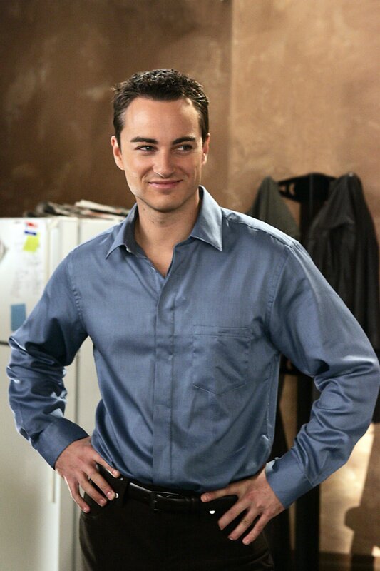 Kyle (Kerr Smith) will mit den Ältesten in Kontakt treten, um die Avatare aufzuhalten, jedoch hat er nur noch eine Ampulle mit einem Vernichtungselixier … – Bild: Paramount Pictures Lizenzbild frei