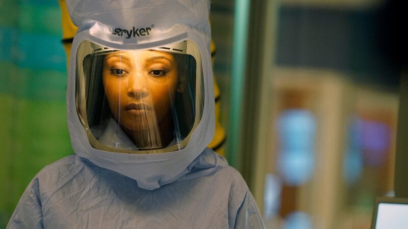 Chicago Med Staffel 6 Folge 1 Auf der Corona-Station: Yaya DaCosta als April Sexton – Bild: SRF/​NBC Universal