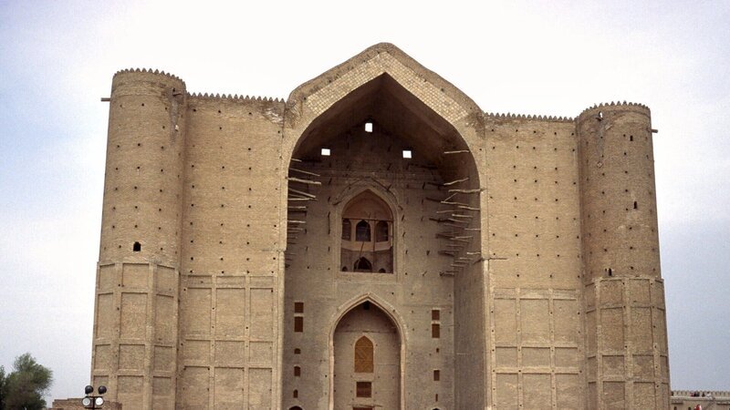 Mausoleum von Hodcha Ahmed Yassaui in Turkestan, Kasachstan. Front-Portal. – Bild: SWR, Bernd Girrbach