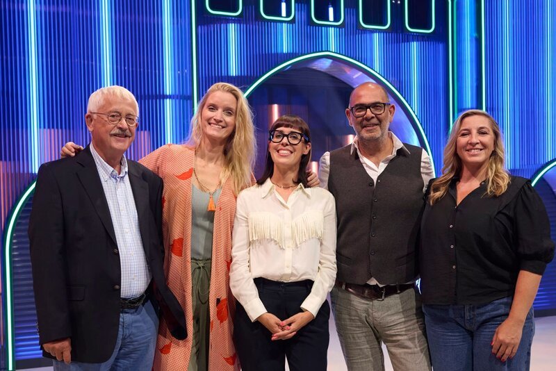Von links: Joseph Karl, Amelie Diana, Eva Karl Faltermeier, Hannes Ringlstetter und Anni Friesinger. – Bild: Martina Bogdahn /​ BR, Redseven Entertainment GmbH