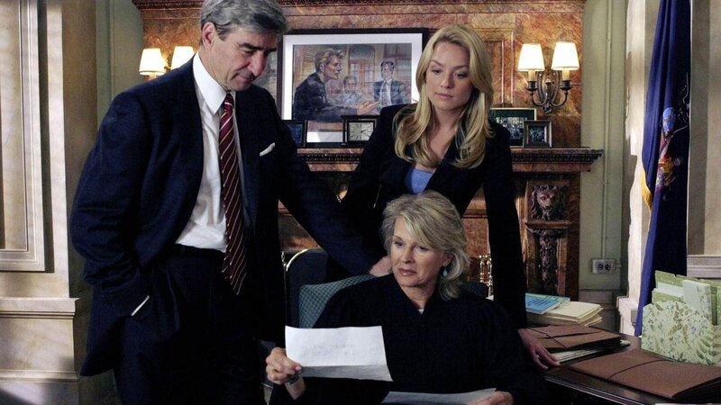 Sam Waterston als Exec. Asst. D.A. Jack McCoy, Candice Bergen als Richterin Anderlee und Elisabeth Rohm als Serena Southeryn.(v.li.) – Bild: RTL /​ NBC