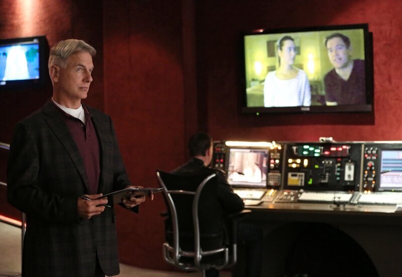 Während das Team um Gibbs (Mark Harmon, l.) und McGee (Sean Murray, 2.v.l.) den Mord an einem Offizier in Virginia untersucht, reisen Tony (Michael Weatherly, r.) und Ziva (Cote de Pablo, 2.v.r.) nach Berlin, um dort den Mörder zu finden, der Zivas Vater auf dem Gewissen hat … – Bild: CBS Television