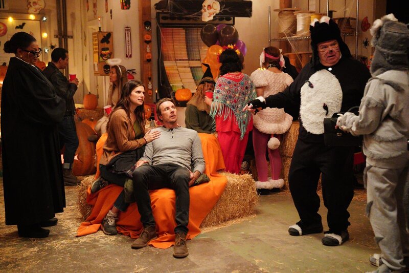 (v.l.n.r) Constance (Pam Grier); Rio (Lake Bell); Mike (Dax Shepard); Kent (Jim O’Heir) – Bild: BLESS THIS MESS /​ TCFFC and Disney Enterprises, Inc. /​ ABC, Inc. /​ Christopher Willard