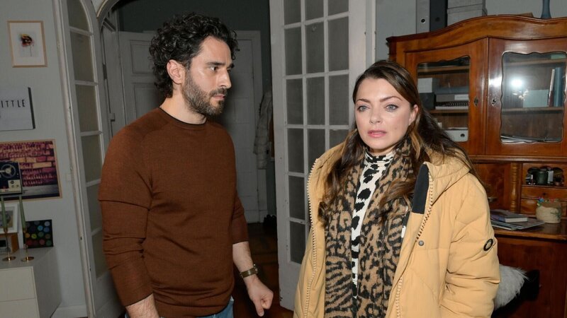 Emily (Anne Menden) kann Tobias’ (Jan Kittmann) Verhalten nicht verstehen. – Bild: RTL /​ Rolf Baumgartner