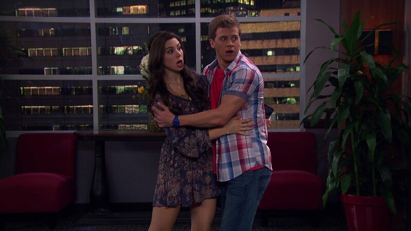 Phoebe Thunderman (Kira Kosarin), Link Evilman (Barrett Carnahan) – Bild: ViacomCBS