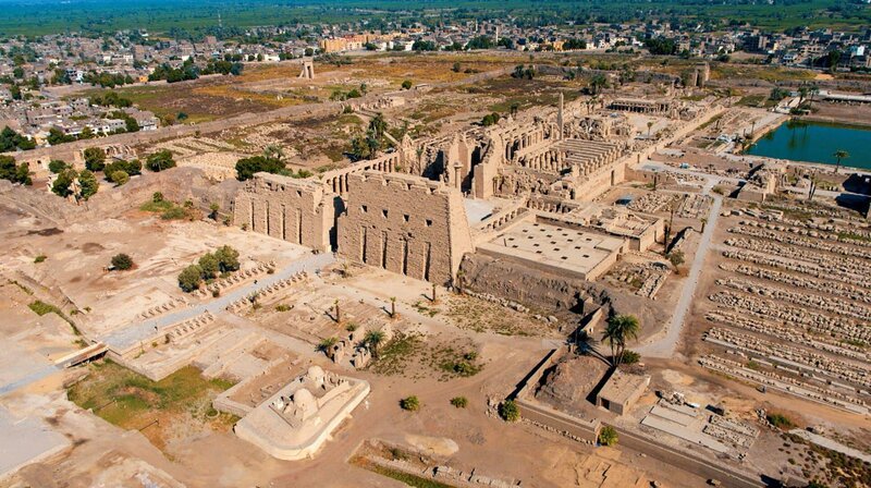 Karnak: Die größte Tempelanlage von Ägypten gehört heute zum UNESCO-Weltkulturerbe. – Bild: phoenix/​ZDF/​Label News