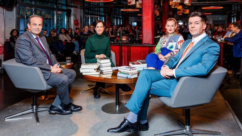 Literaturclub vom 25.2. Gerhard Pfister, Jennifer Khakshouri, Rachel Braunschweig, Wolfgang M. Schmitt – Bild: SRF/​Gian Vaitl