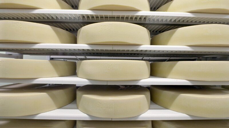 Bregenzerwälder Käse. – Bild: ORF/​Falstaff TV