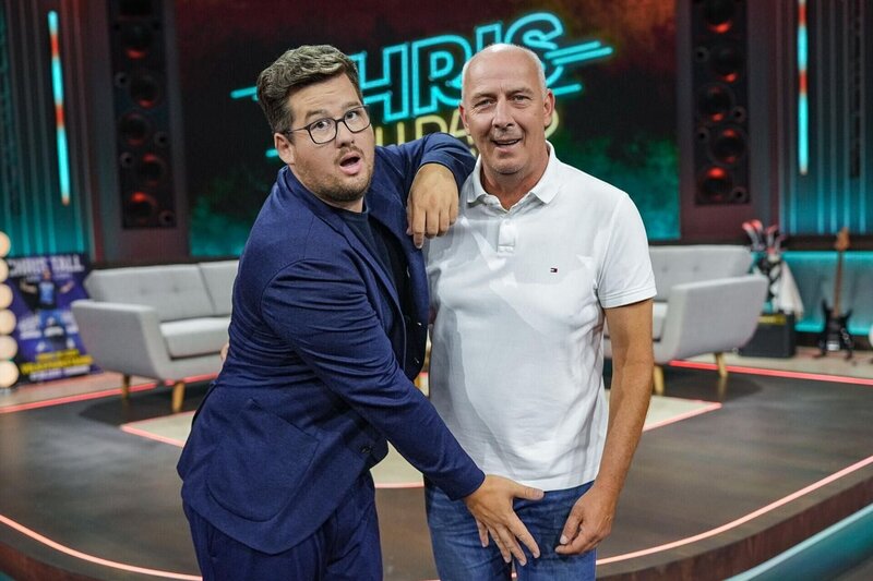 Chris Tall (l.); Mario Basler (r.) – Bild: Joyn /​ Guido Engels