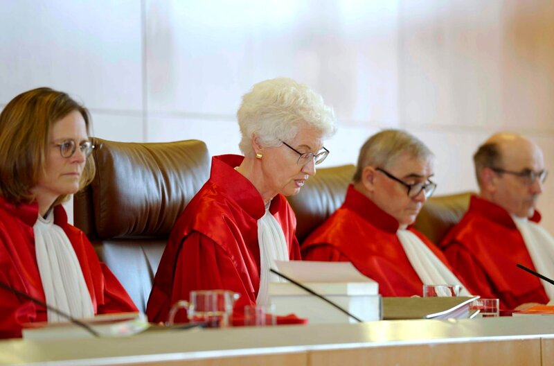 Am 31.10.2023 entscheidet das Bundesverfassungs-gericht über das neue Gesetz: Ist eine erneute Anklage nach einem Freispruch für dieselbe Tat verfassungsgemäß? – Bild: SWR/​Leonard Bendix