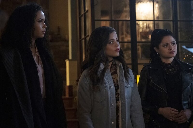 (v.l.n.r.) Macy Vaughn (Madeleine Mantock); Maggie Vera (Sarah Jeffery); Mel Vera (Melonie Diaz) – Bild: The CW Network, LLC.