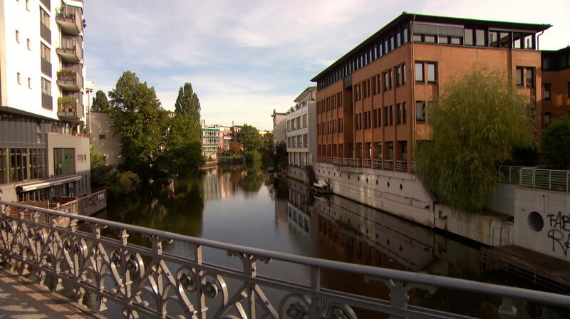 Winterhude – ein Stadtteil umgeben von Wasser. – Bild: NDR