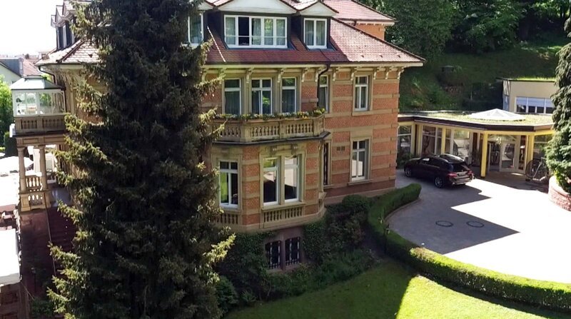 Villa Hammerschmiede: einst Unternehmervilla, heute 5-Sterne-Hotel. – Bild: SWR / SWR-Presse/Bildkommunikation Villa Hammerschmiede: einst Unternehmervilla, heute 5-Sterne-Hotel. – Bild: SWR / SWR-Presse/Bildkommunikation
