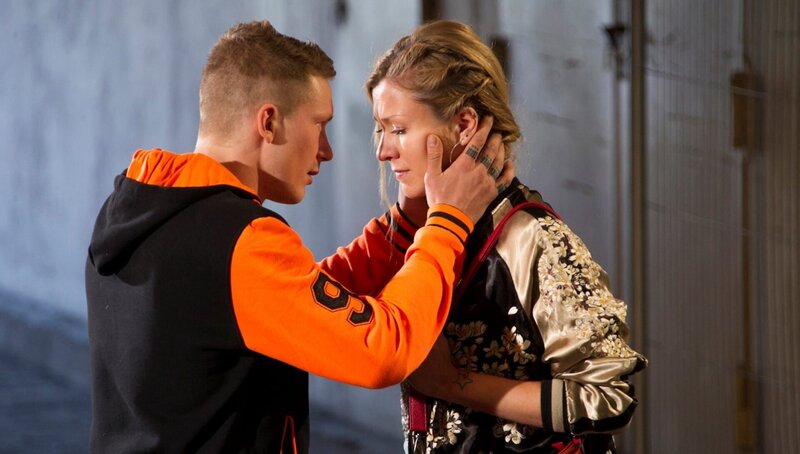 Jacob Matschenz (Sascha), Genija Rykova (Yvonne). – Bild: port.hu