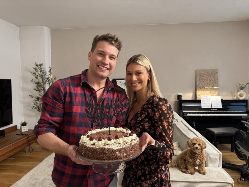 Raúl Richter (l.); Vanessa Schmitt (r.) – Bild: SAT.1