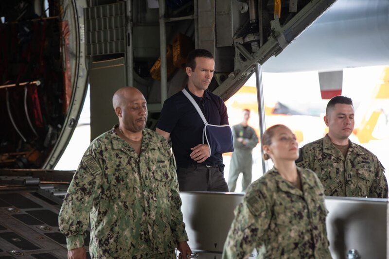 Special Agent Christopher LaSalle (Lucas Black, Mitte) – Bild: 2018 CBS Broadcasting Inc. All Rights Reserved. /​ Sam Lothridge Lizenzbild frei