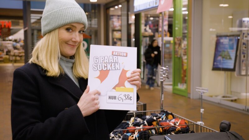 Werden die Kunden nachrechnen, ob das Socken-Sonderangebot wirklich ein Schnäppchen ist? – Bild: Paul Gogdanski