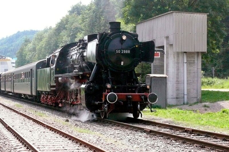 Dampflok 50 2988 auf der Strecke. – Bild: SWR/​Wolfgang Drichelt