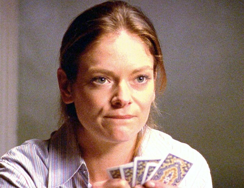 Der Wetteinsatz ist hoch. Wird Sandra (Inge Hornstra) die Pokerrunde und die Hälfte der neugeborenen Rinder von Drover’s Run gewinnen? – Bild: RTL