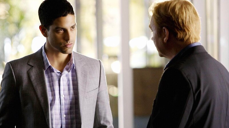 Eric (Adam Rodriguez, l.) erklärt Horatio (David Caruso) seine Beweggründe, für die Staatsanwaltschaft als Forensik-Experte arbeiten zu wollen. – Bild: TVNOW /​ CBS
